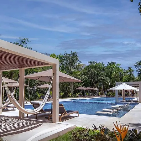 Casa Luna Tropical