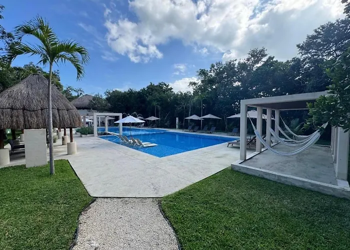 Casa Luna Tropical